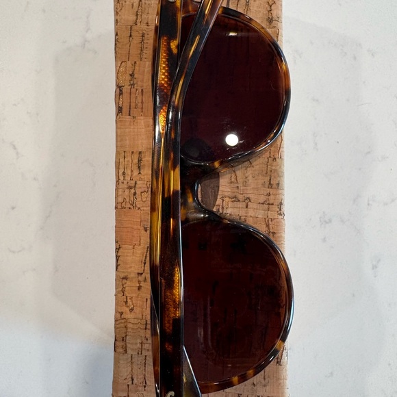 Tortoise Shell Sunglasses with Green Mirrored Lenses - Picture 4 of 5